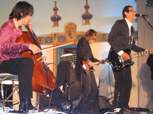 Alejandro Escovedo (right) at River Roots Live